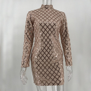 Mini haljina geometrijskog uzorka na šljokice