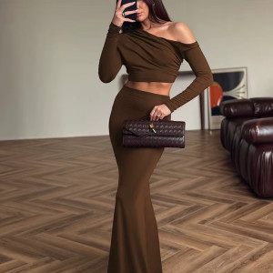 Duga nabrana haljina u dva dijela