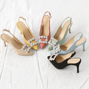 Elegantne cipele izgleda brušene kože s kristalnom kopčom EU 39